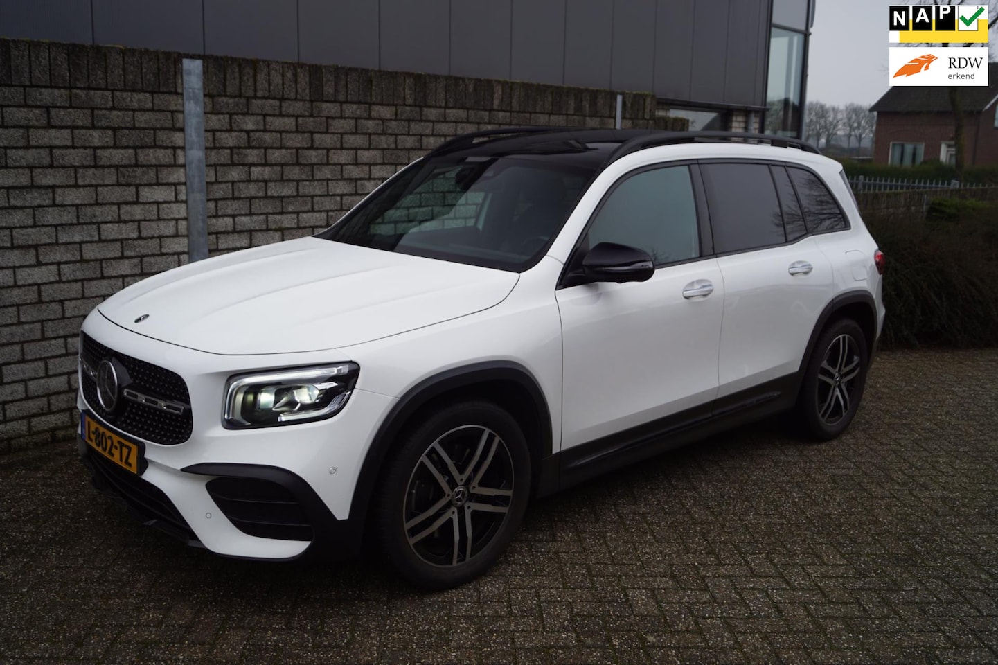 Mercedes-Benz GLB - 250 4MATIC Premium Plus AMG Line Autom Panodak Adaptieve Cruise Navi Apple Carpl Camera Cl - AutoWereld.nl