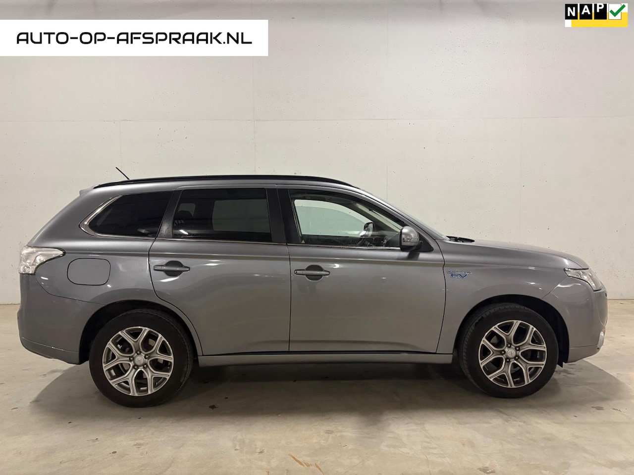 Mitsubishi Outlander - 2.0 PHEV 4x4 Dak Leer Camera - AutoWereld.nl