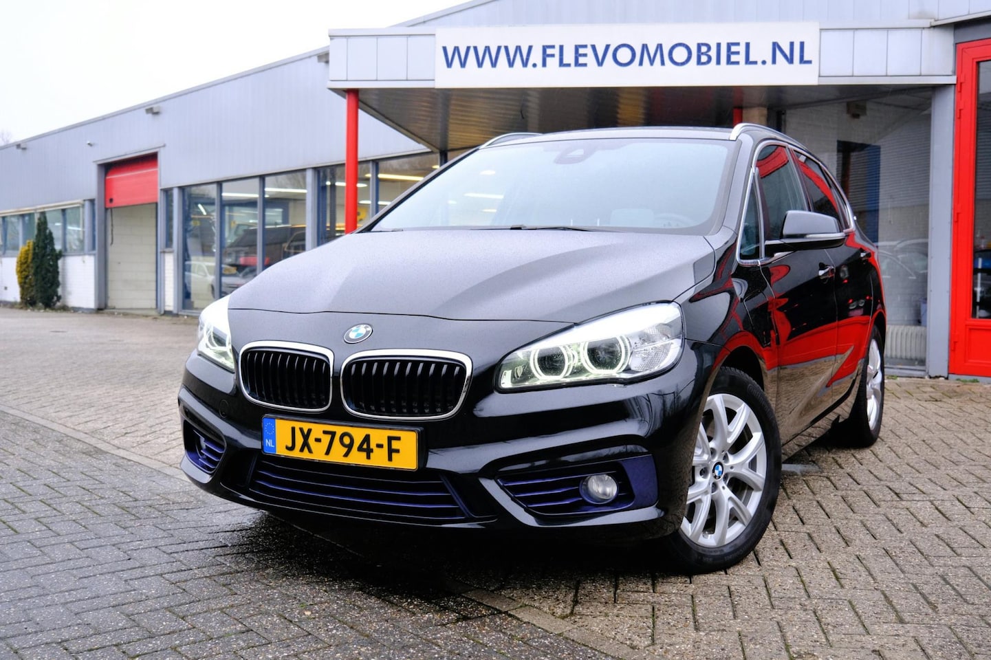 BMW 2-serie Active Tourer - 225xe iPerformance Centennial High Executive Aut. Leder|Navi|Sportstoelen|LMV|HUD - AutoWereld.nl