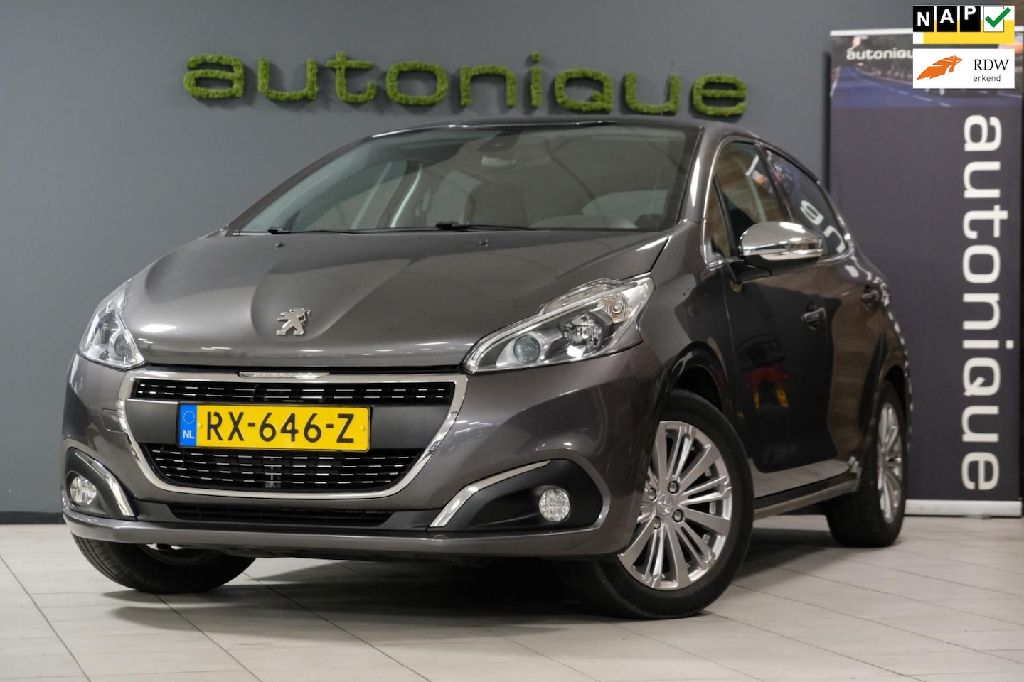 Peugeot 208 - 1.2 PureTech *89.193km* Distributie V.V Navi/Apple Carplay/Climate/ Trekhaak - AutoWereld.nl