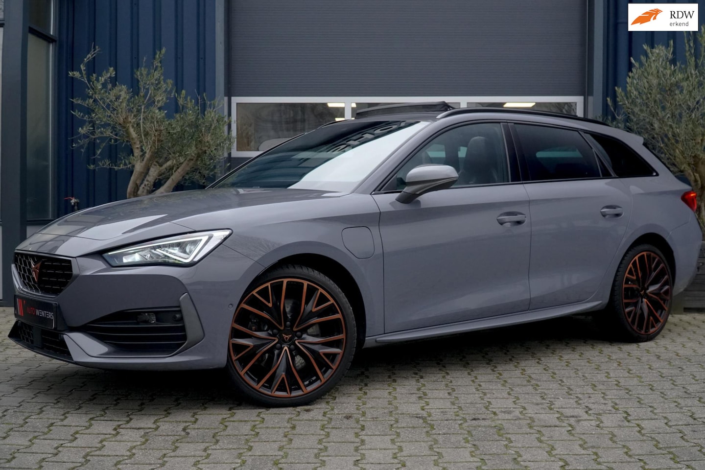 CUPRA Leon Sportstourer - 1.4 e-Hybrid VZ Business 245PK vol optie! - AutoWereld.nl