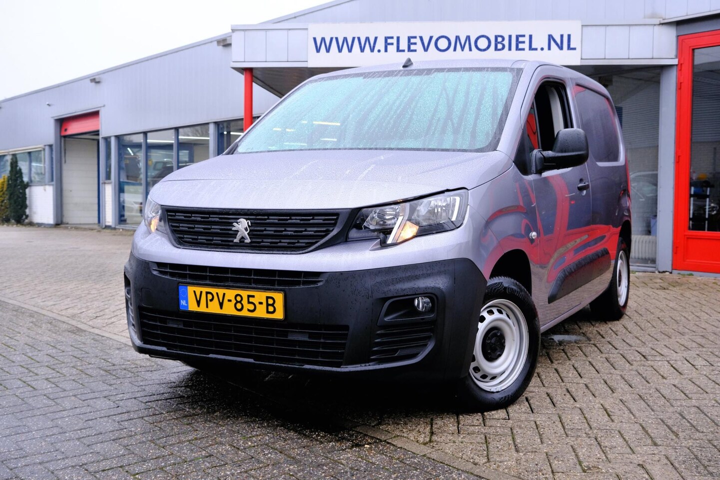 Peugeot Partner - 1.5 BlueHDI Premium 3-pers Airco|1e Eig|PDC|Cruise|Apple CarPlay - AutoWereld.nl