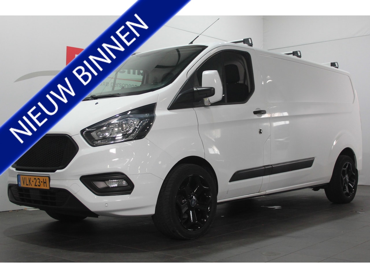 Ford Transit Custom - 300 2.0 TDCI L2H1 Trend - Automaat - 3 pers. - Navi / BT / PDC / Trekhaak - AutoWereld.nl