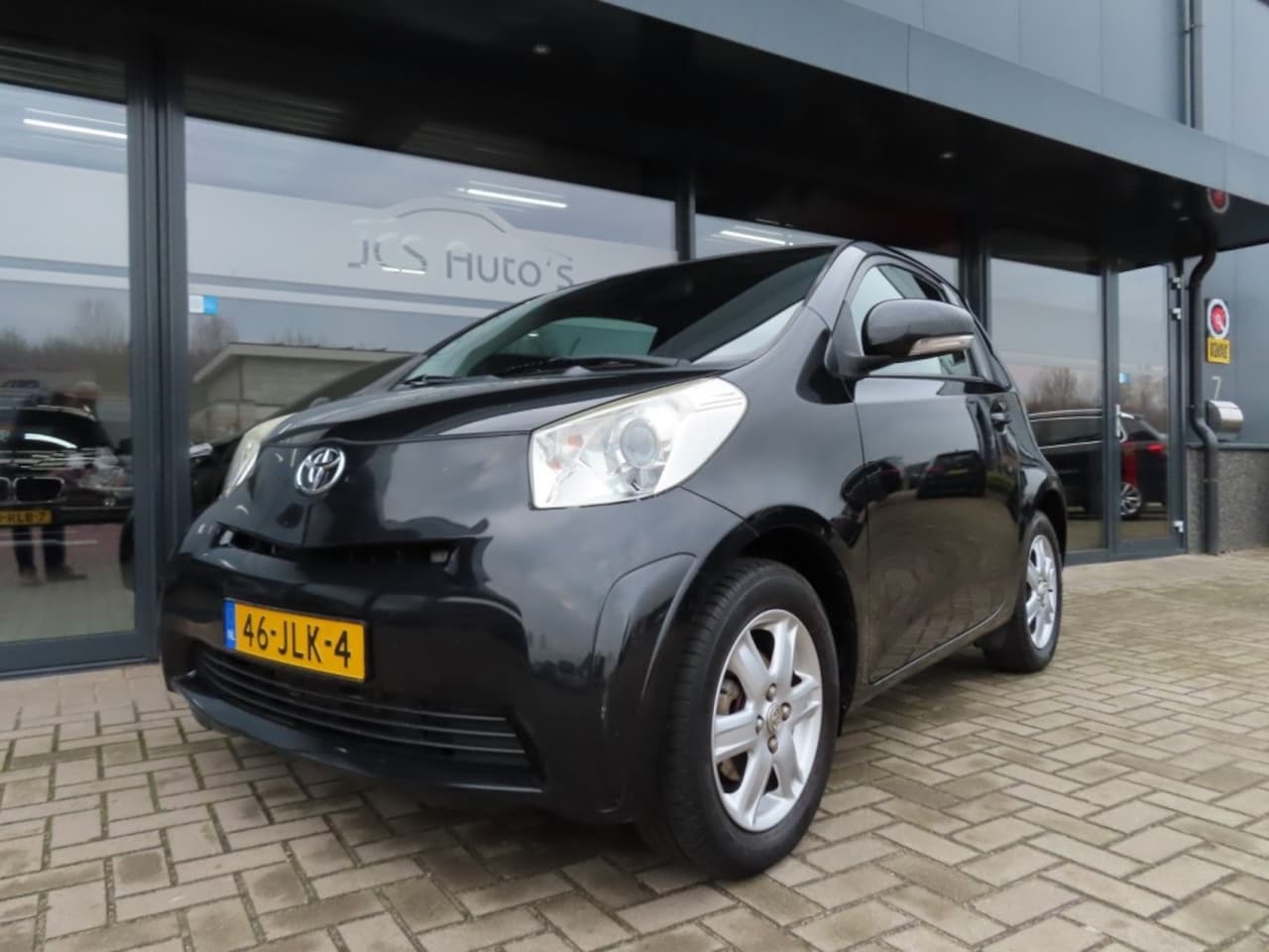 Toyota iQ - 1.0 VVTI Comfort Airco Navigatie Trekhaak 2009 - AutoWereld.nl