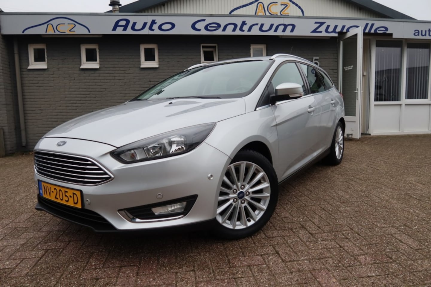 Ford Focus - 1.0 Titanium 1.0 TITANIUM , NAVI, APPLE CARPLAY, TREKHAAK ENZ... - AutoWereld.nl