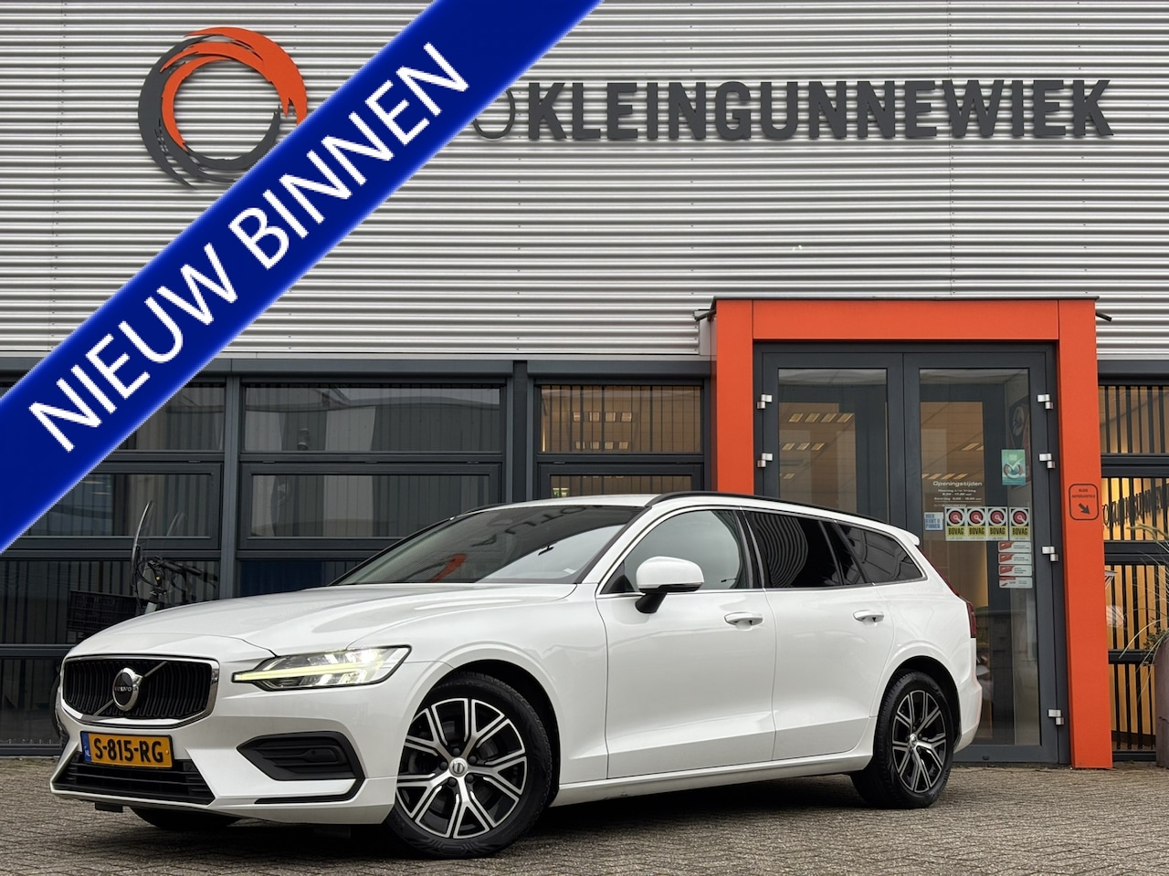 Volvo V60 - 2.0 B3 Core / NL Auto / Stoel & Stuurverwarming / Achterruitrijcamera / Googlemaps Navi / - AutoWereld.nl