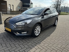 Ford Focus Wagon - 1.0 Titanium AUTOMAAT [ Fm navi, camera, cruise, trekhaak, lmv, ecc, pdc ]