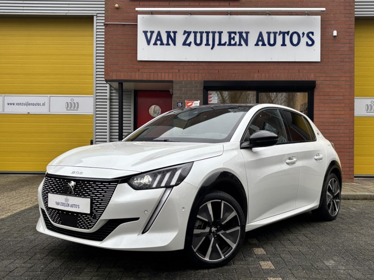 Peugeot e-208 - EV 50kWh GT Pack Panorama LED ACC Keyless 360° - AutoWereld.nl