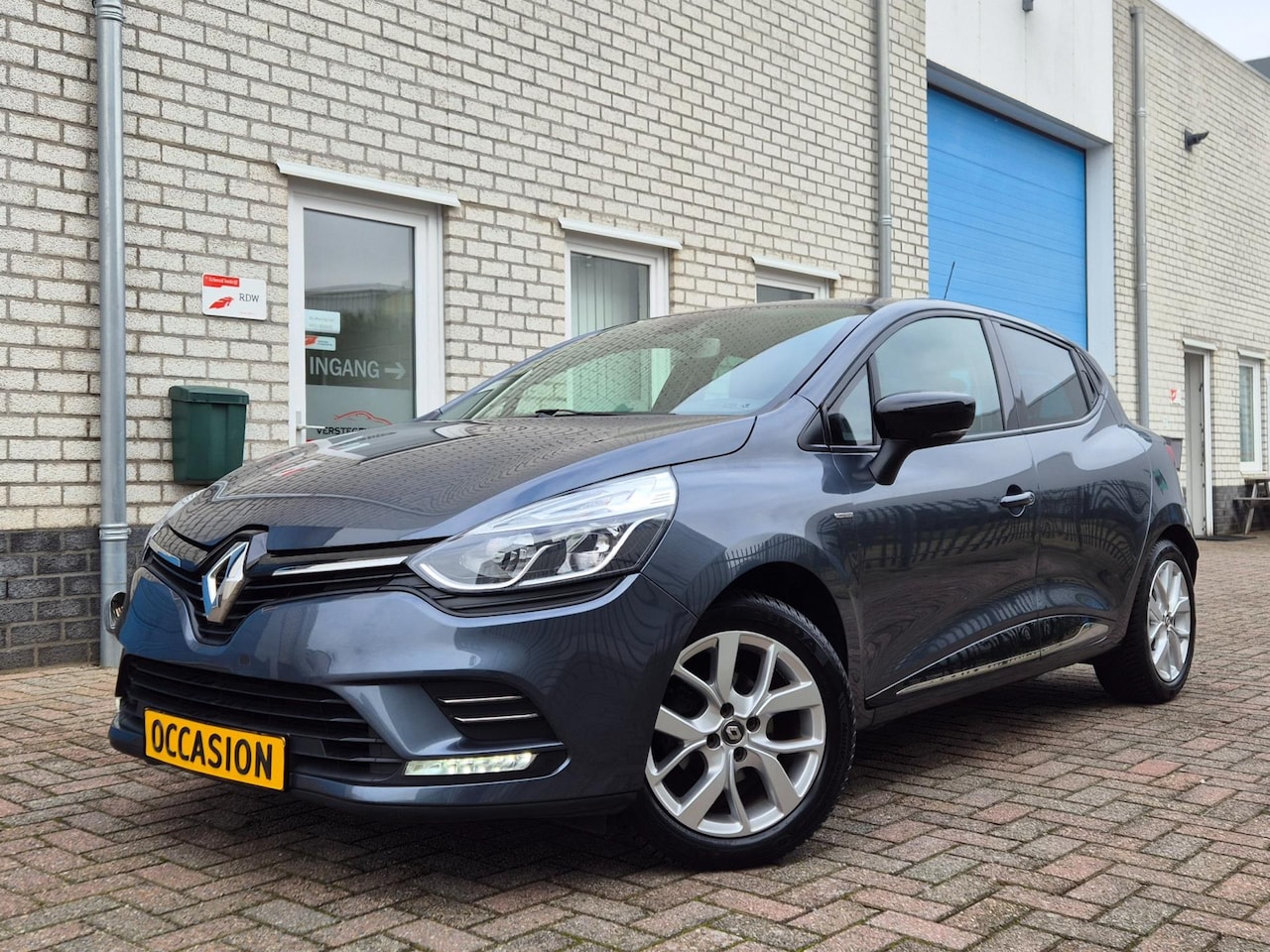 Renault Clio - 1.2 16v Limited Navi-Cruise-Airco-Led-Keyless - AutoWereld.nl