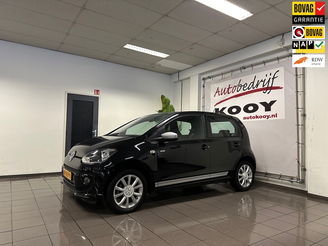 Volkswagen Up! - 1.0 Club up! BlueMotion * Airco / LM Velgen / Stoelverwarming / 5 Deurs * - AutoWereld.nl