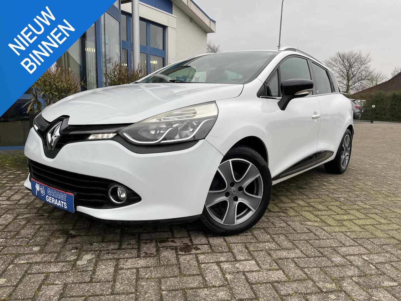 Renault Clio Estate - 1.5 dCi ECO Night&Day | Full map navigatie, Parkeersensoren, Cruise controle, 16"LM-velgen - AutoWereld.nl