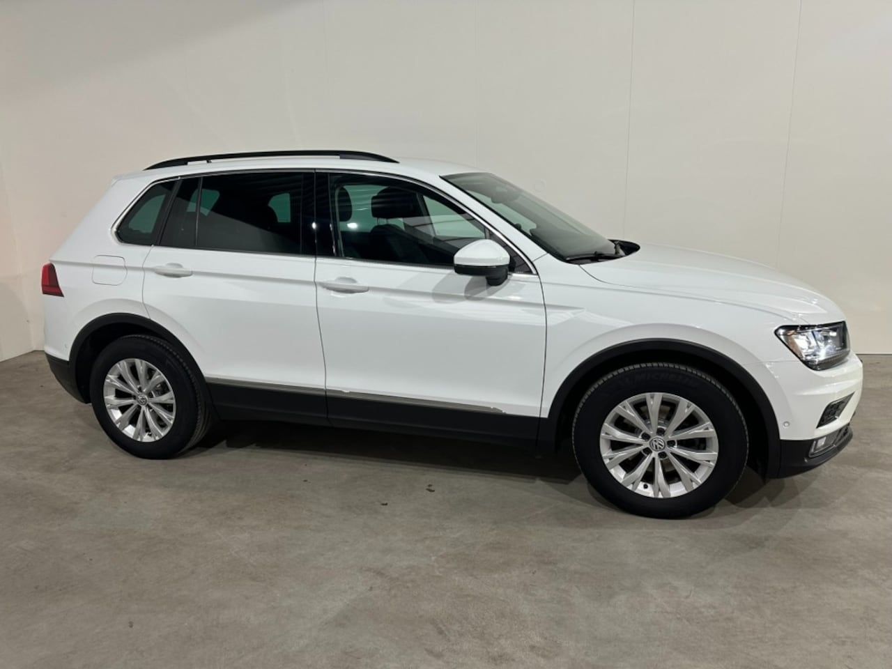 Volkswagen Tiguan - 1.5 Tsi, 150 PK, Comfortline Business, pdc, navigatie, camera,17 - AutoWereld.nl