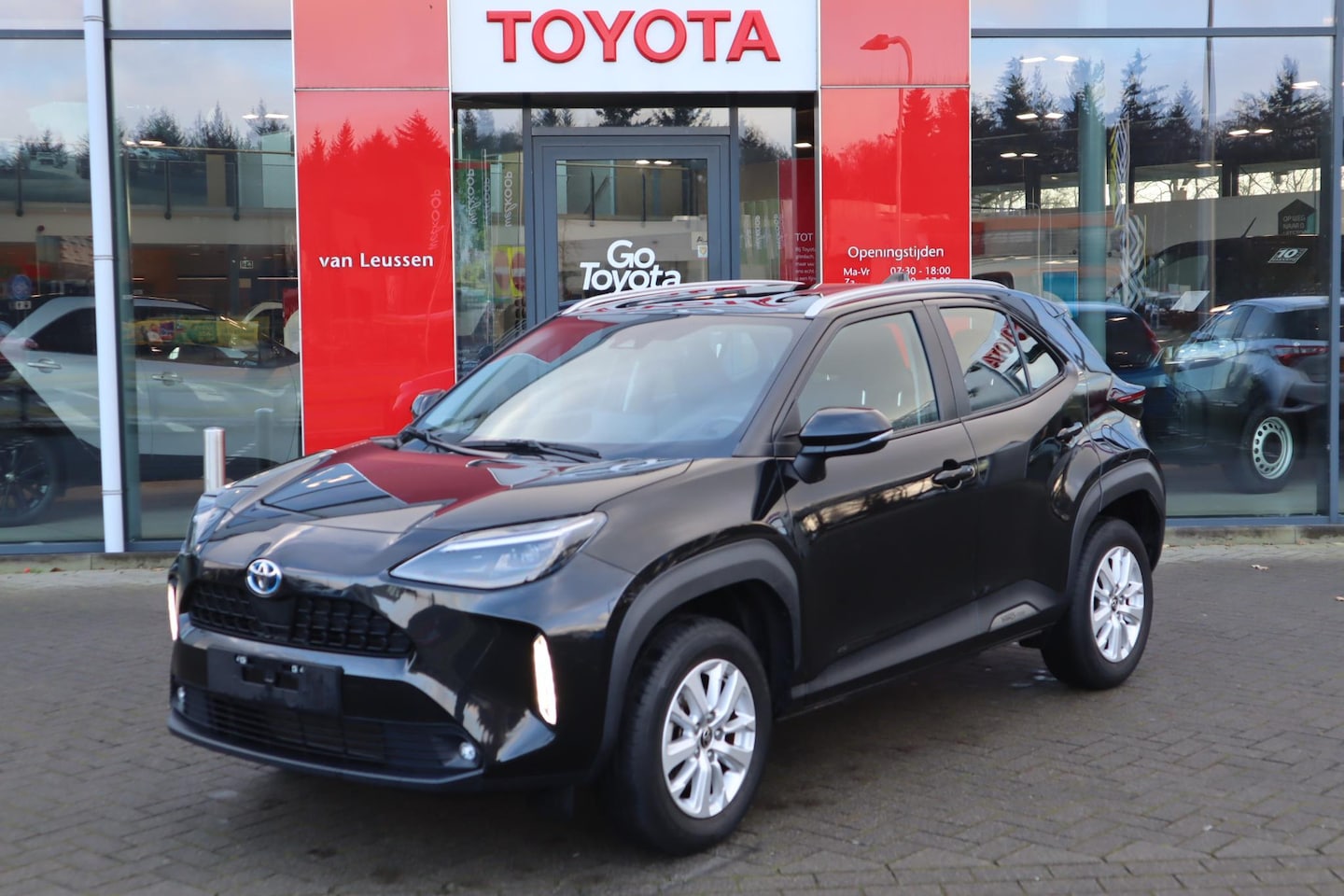 Toyota Yaris Cross - 1.5 Hybrid Dynamic APPLE/ANDROID KEYLESS STUUR/STOEL VERWARM. LED-ZICHTPAKKET LM-VELGEN - AutoWereld.nl