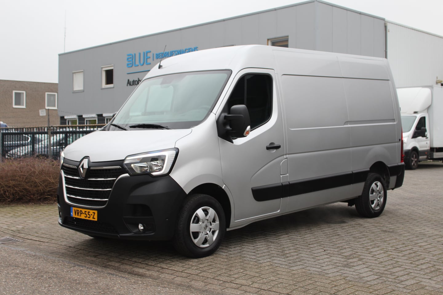 Renault Master - T35 2.3 dCi 135PK Euro6 L2H2 Work Edition ✓ 3-zits ✓ airco ✓ navigatie - AutoWereld.nl