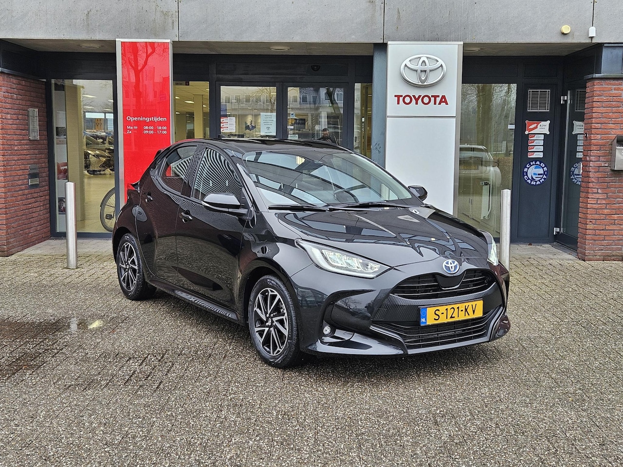 Toyota Yaris - 1.5 HYBRID DYNAMIC KEYLESS LED 16' LM-VELGEN CAMERA APPLE/ANDROID CLIMA AD-CRUISE BLUETOOT - AutoWereld.nl