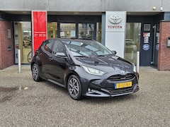 Toyota Yaris - 1.5 HYBRID DYNAMIC KEYLESS LED 16' LM-VELGEN CAMERA APPLE/ANDROID AD-CRUISE NL-AUTO