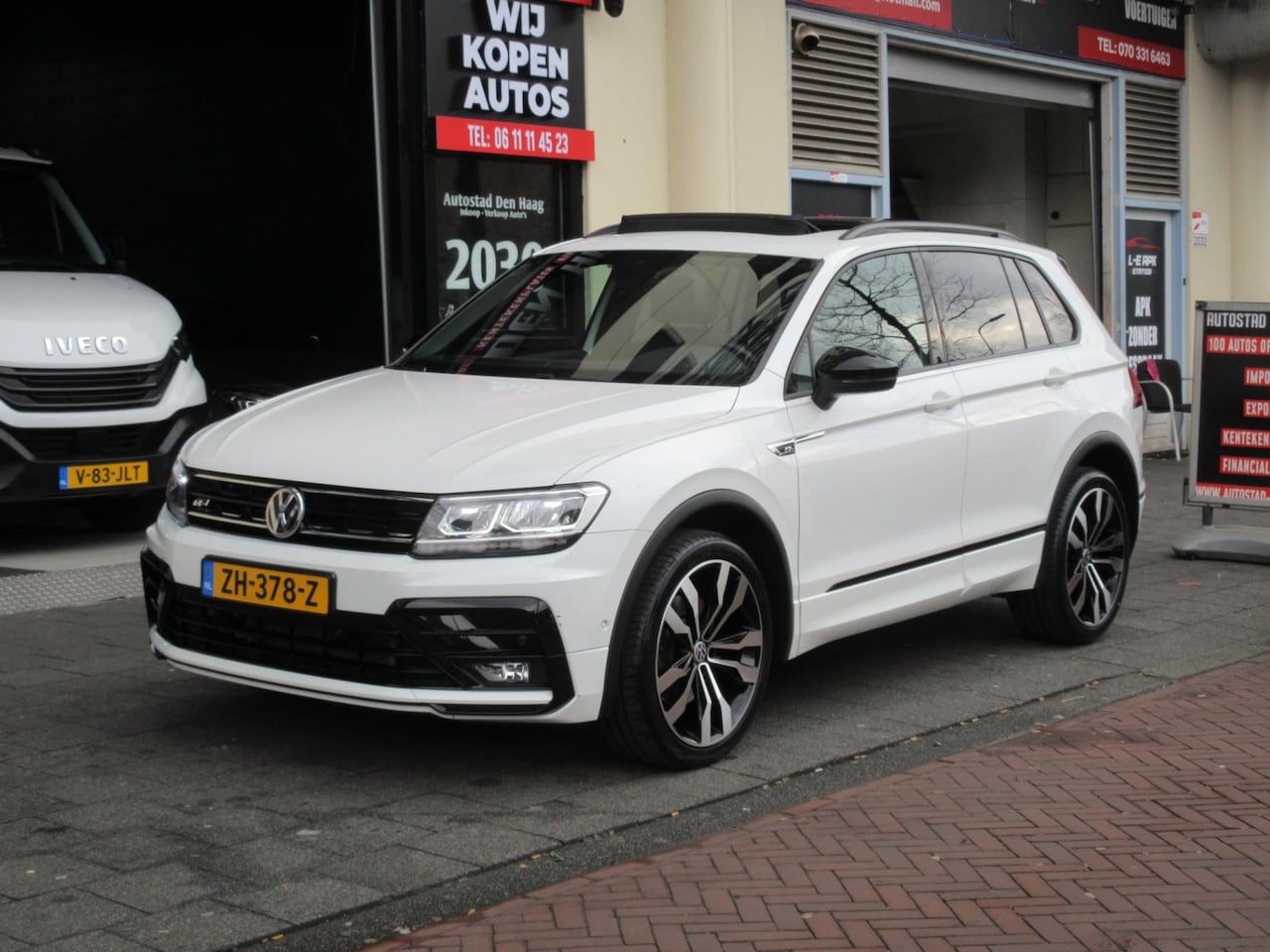 Volkswagen Tiguan - 2.0 TSI 4Motion R-Line Virtual Camera Trekhaak Pano - AutoWereld.nl