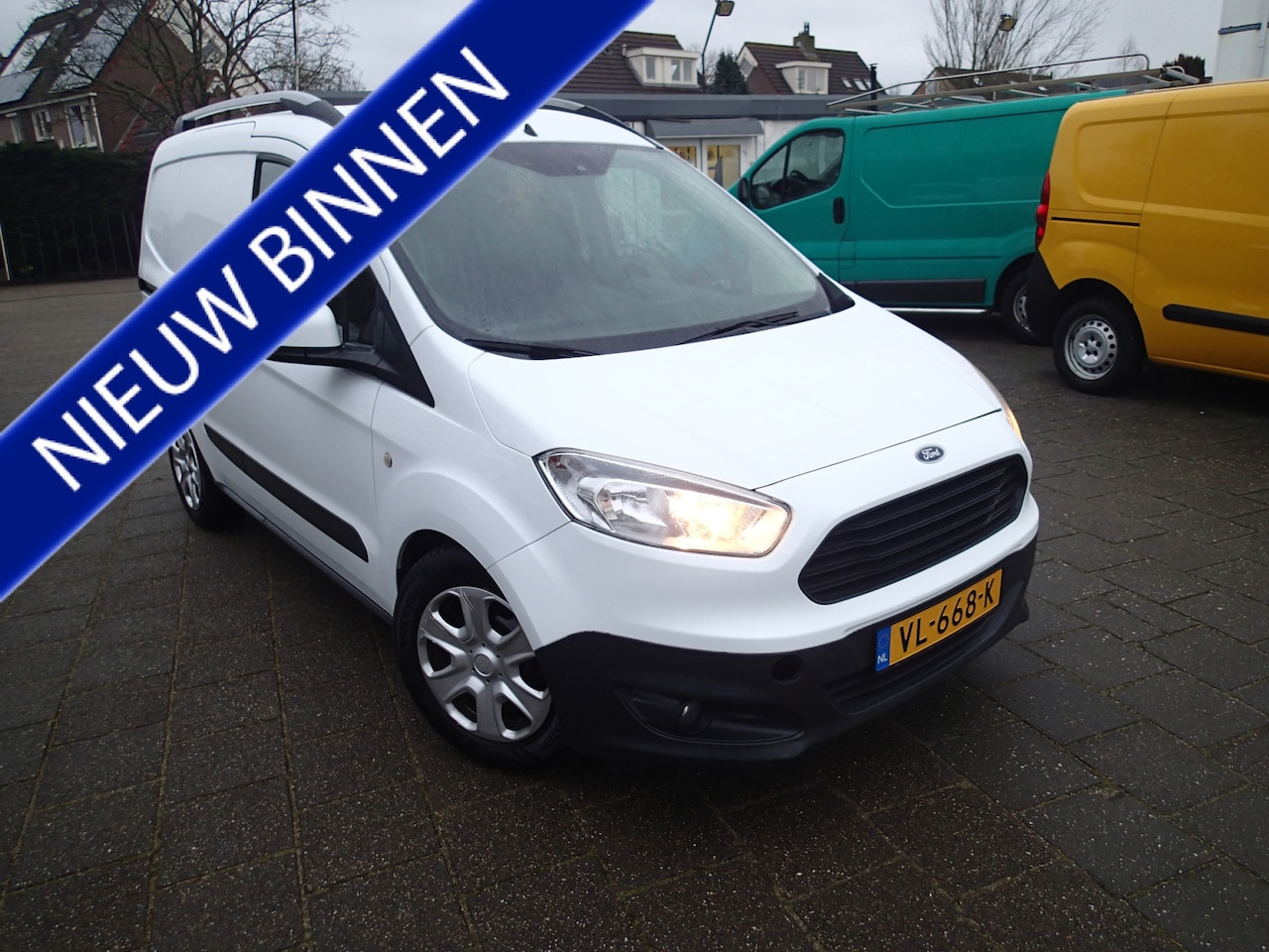 Ford Transit Courier - 1.5 TDCI Trend VOORZIEN VAN AIRCO+CRUISECONTROL !! - AutoWereld.nl