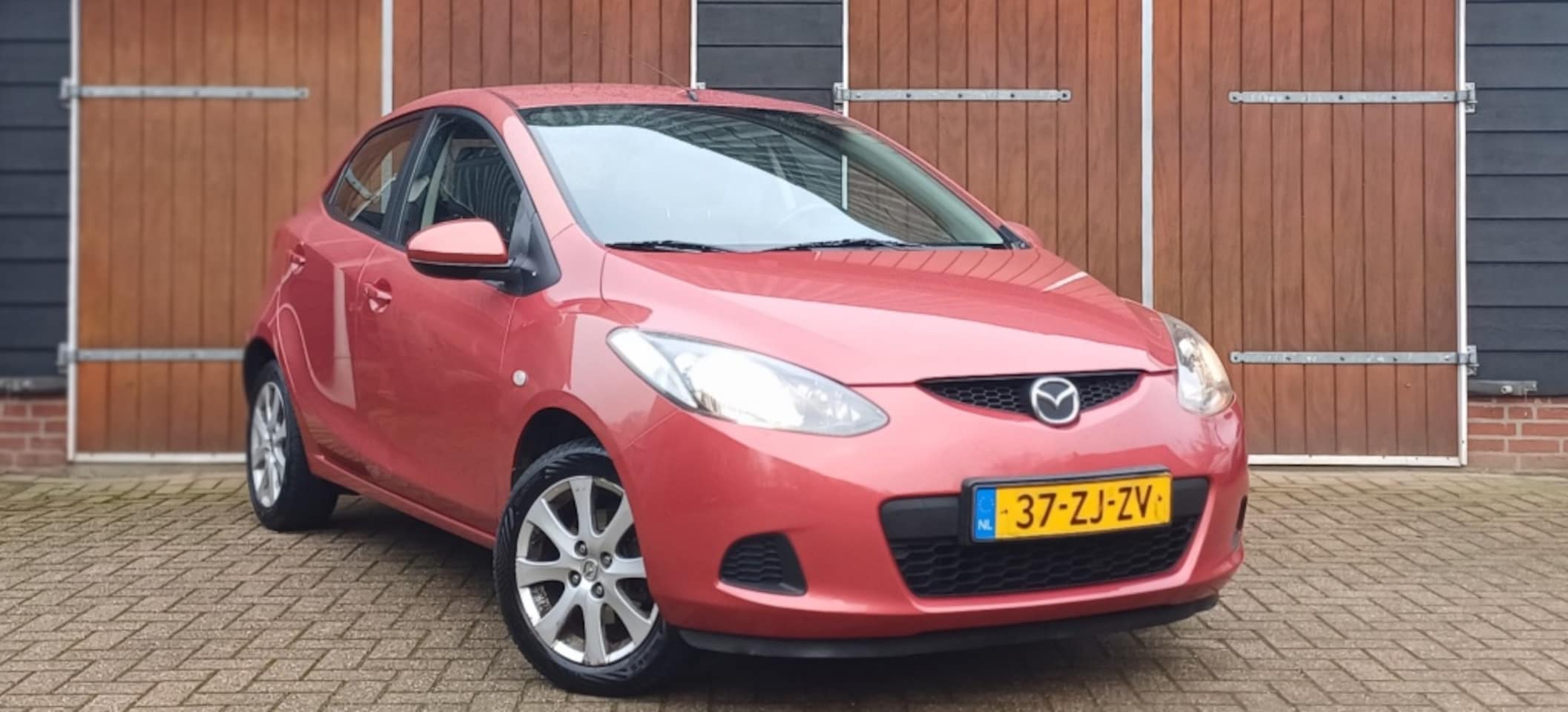 Mazda 2 - 1.3 S-VT Touring 1.3 S-VT Touring, 5 deurs, Airco, Stoelverwarming, NAP - AutoWereld.nl