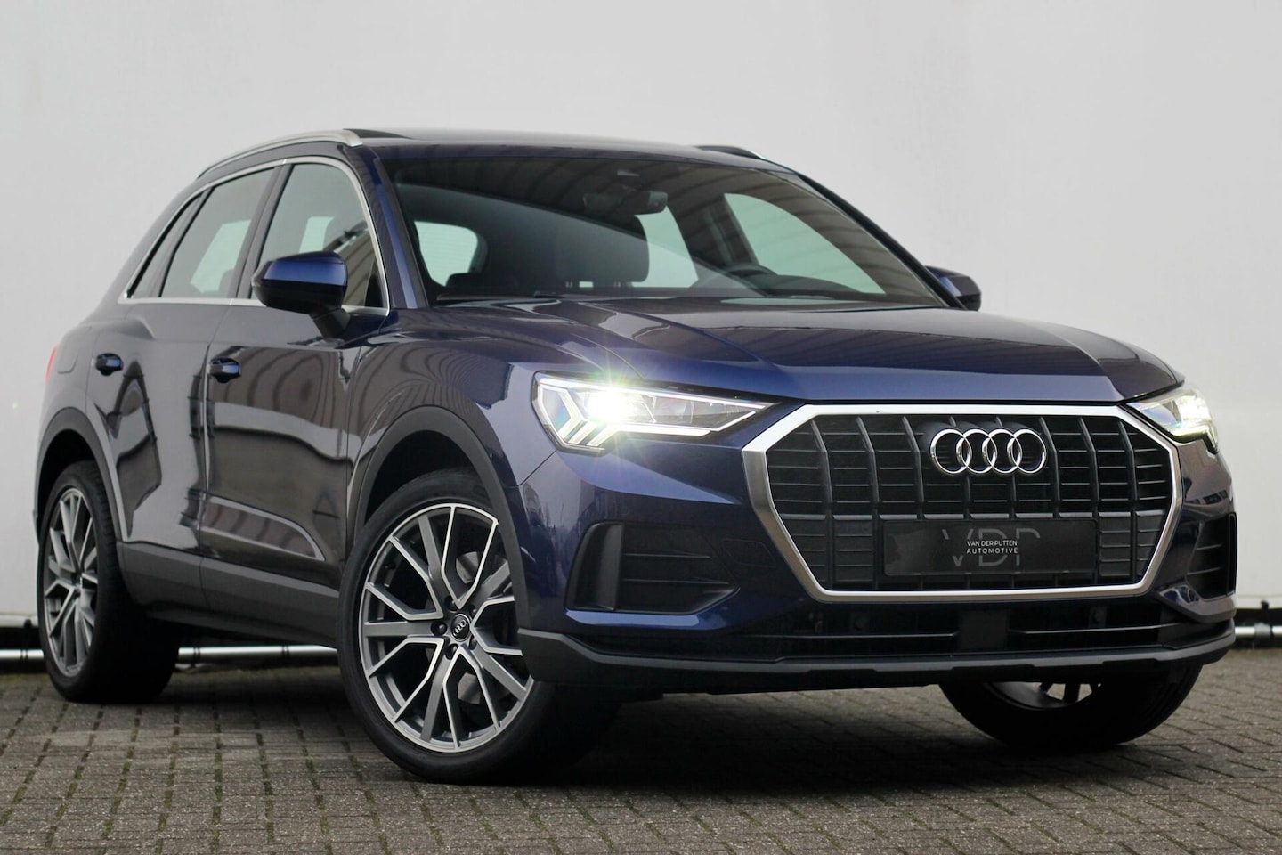 Audi Q3 - 45 TFSIe Business |Pano|Trekhaak|Matrix|ACC|20 inch - AutoWereld.nl