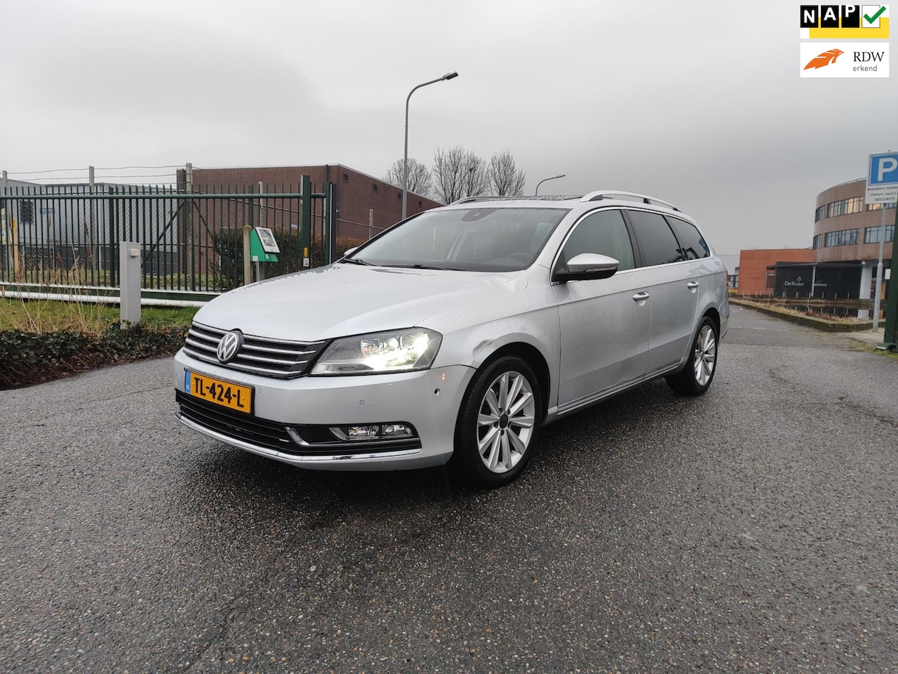 Volkswagen Passat Variant - 2.0 TDI R-line BlueMotion Pano! Apk! Nap!!! - AutoWereld.nl