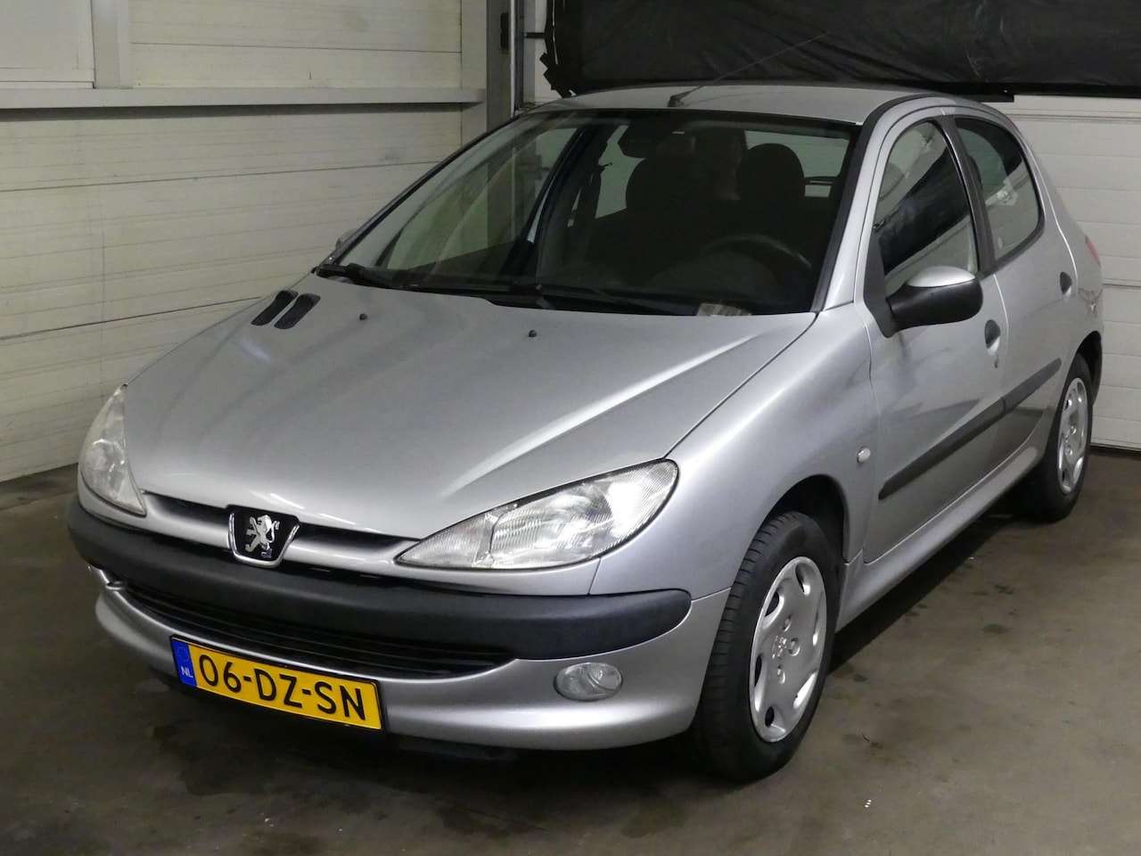 Peugeot 206 - 1.4 Gentry - 5deurs - 1e eigenaar - Airco - APK 2026 - AutoWereld.nl