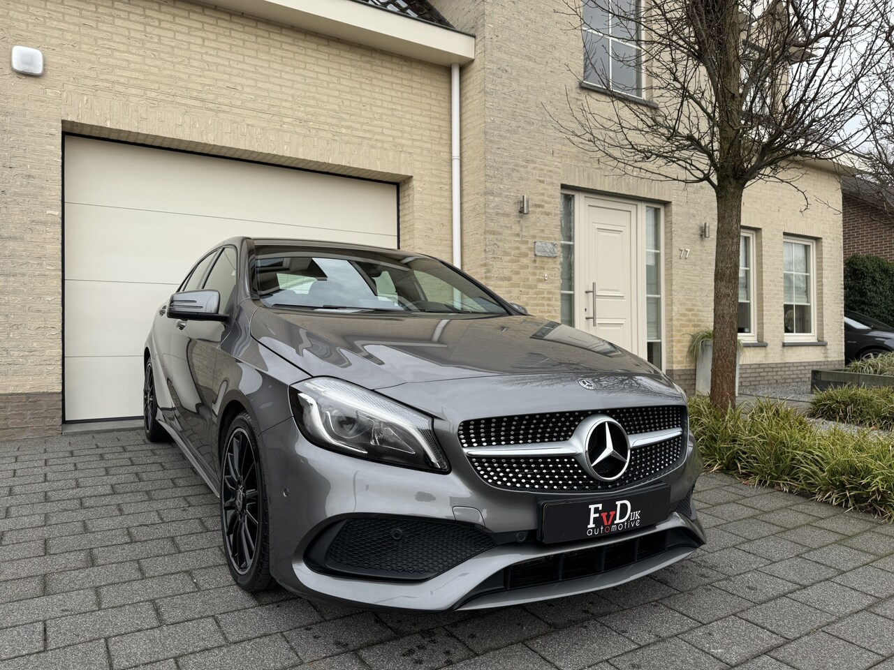 Mercedes-Benz A-klasse - 160 AMG Aut Navi SportLeder HarmanKardon Xenon/Led Camera 18" Pdc - AutoWereld.nl