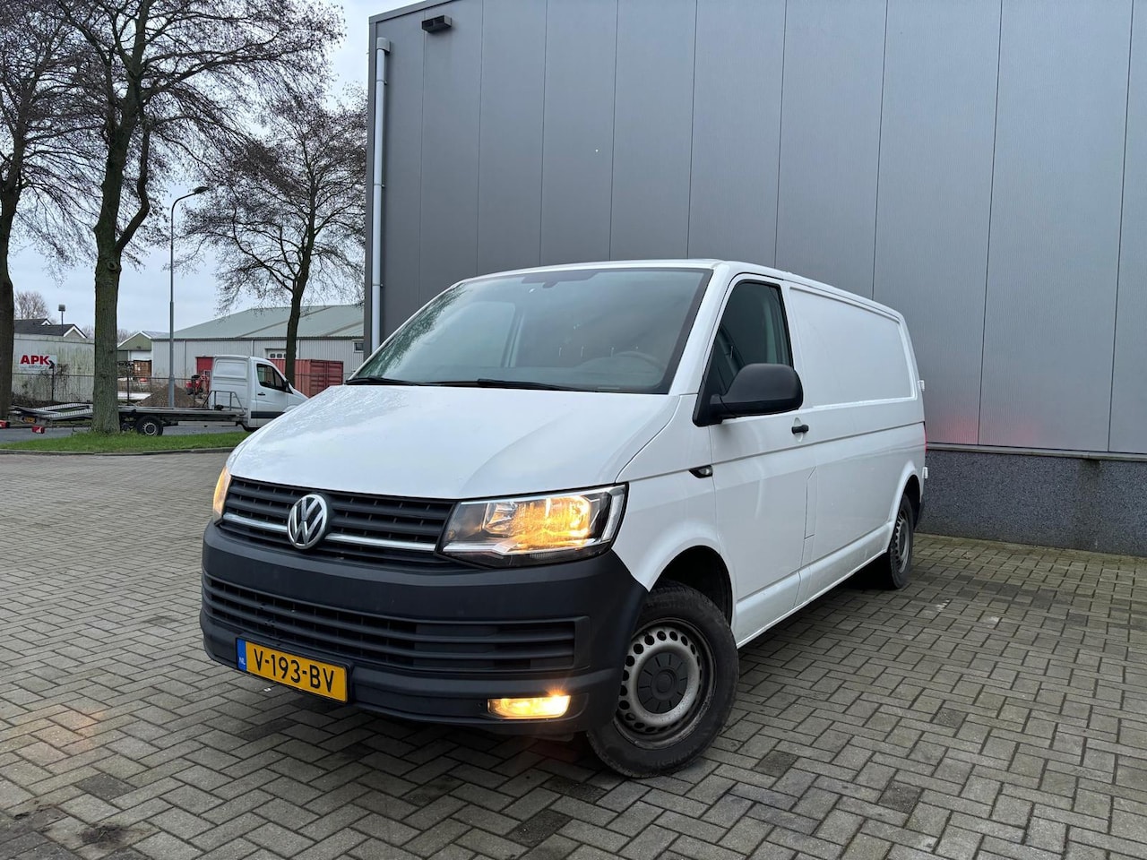 Volkswagen Transporter - 2.0 TDI L2 173.350KM EURO 6 VOL JAAR APK - AutoWereld.nl