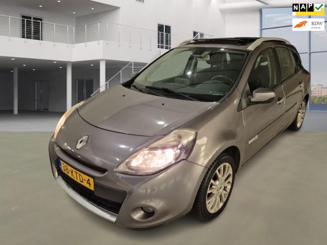 Renault Clio Estate - 1.2 TCE Dynamique PANO NAVI - AutoWereld.nl