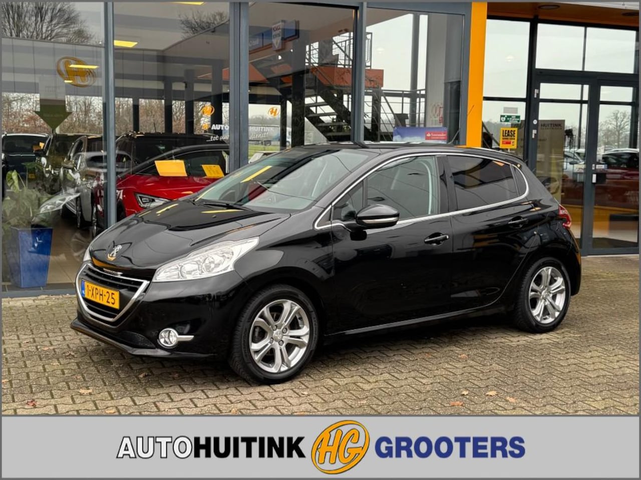 Peugeot 208 - 1.2 VTIi Allure - navi - climate control - AutoWereld.nl