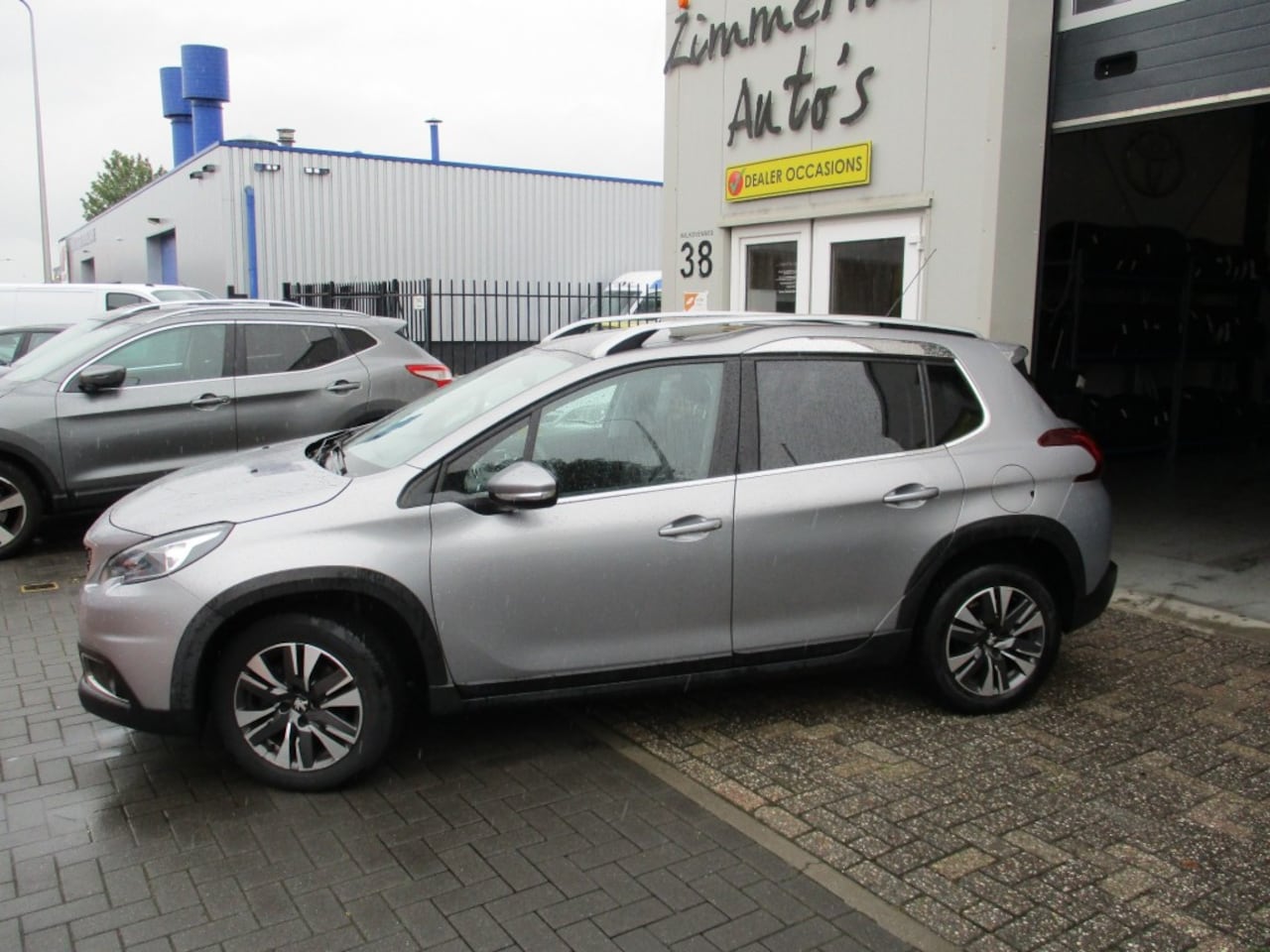 Peugeot 2008 - 1.2 PureTech Allure Pano Trekhaak - AutoWereld.nl