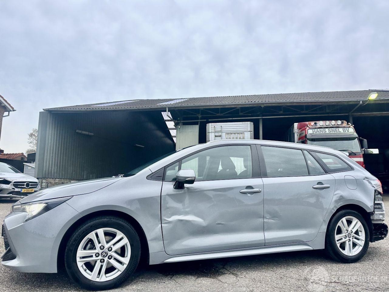 Toyota Corolla Touring Sports - 1.8 Hybrid 148pk automaat Business - nap - vaste prijs - camera - line + front assist - af - AutoWereld.nl