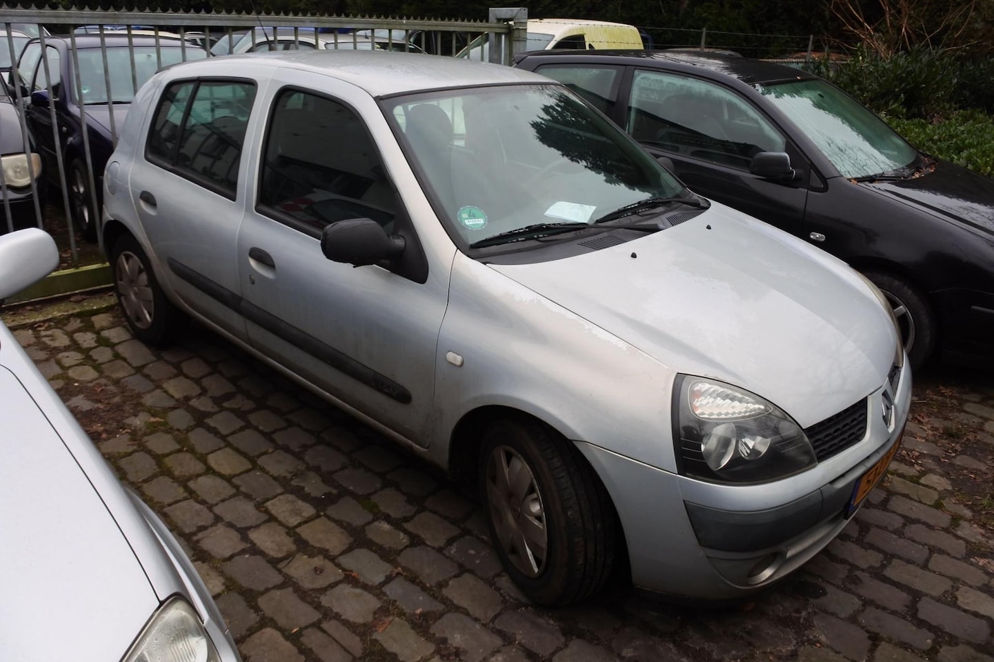 Renault Clio - 1.2-16V Authentique 5 drs apk tot 4-2-2026 - AutoWereld.nl