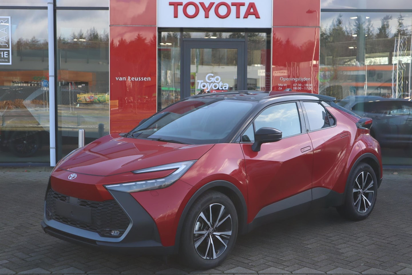 Toyota C-HR - 1.8 HYBRID 140 FIRST EDITION APPLE/ANDROID ELEK. ACHTERKLEP. BLISS KEYLESS STOEL/STUURVERW - AutoWereld.nl