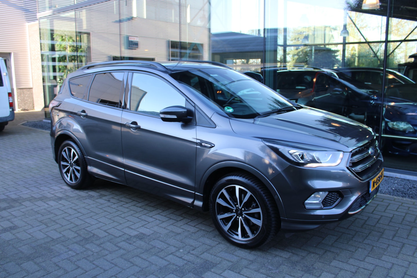 Ford Kuga - 1.5 EcoBoost ST Line trekhaak-navi-camera - AutoWereld.nl