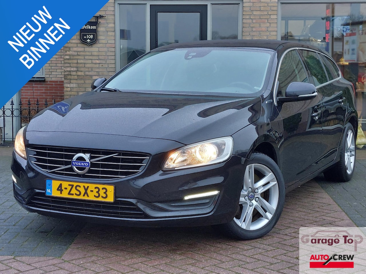 Volvo V60 - 2.4 D6 AWD Plug-In Hybrid Momentum | 7 persoons | Leder | Trekhaak - AutoWereld.nl