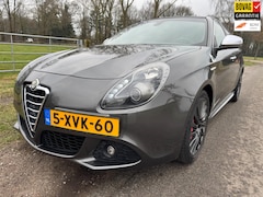 Alfa Romeo Giulietta - 1.7 TBi Quadrifoglio Verde 235PK met leder, navigatie en schuifdak