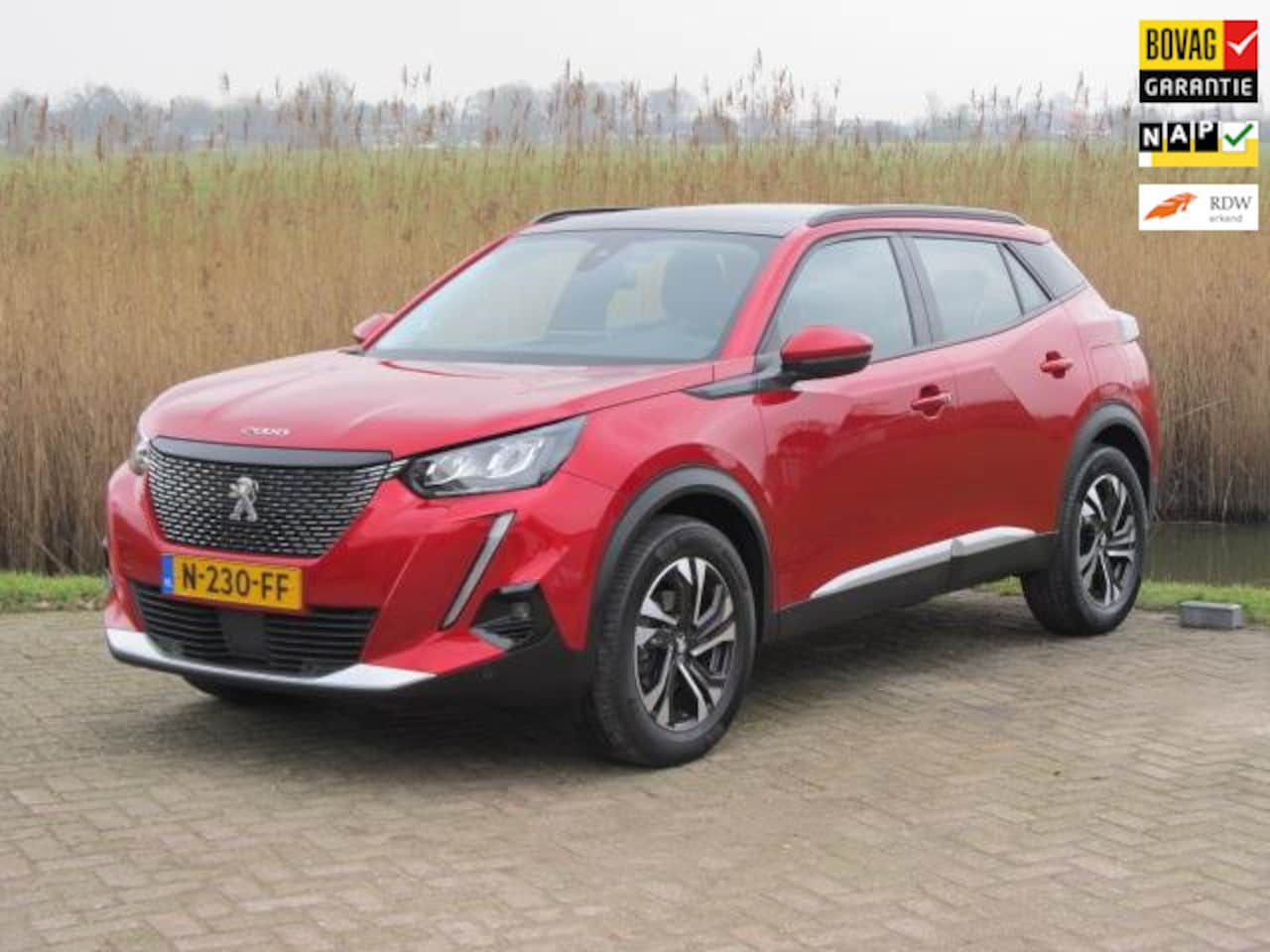 Peugeot 2008 - 1.2 PureTech Allure Panorama 130pk - AutoWereld.nl