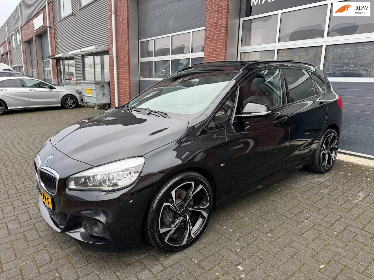 BMW 2-serie Active Tourer - 218i M Sport LED Pano Navi Stoelvw - AutoWereld.nl