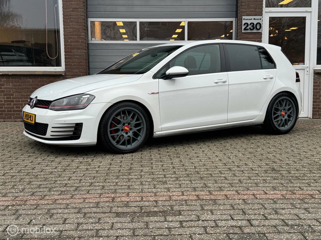 Volkswagen Golf - 2.0 TSI GTI DSG AIRCO/CRUISE/LED/PDC - AutoWereld.nl