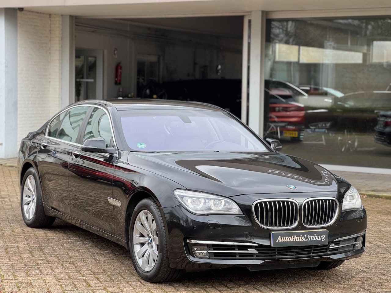 BMW 7-serie - 740d xDrive High Executive|1e Eigenaar|Origineel Nederlands|Softclose|Trekhaak|Zwart-Zwart - AutoWereld.nl