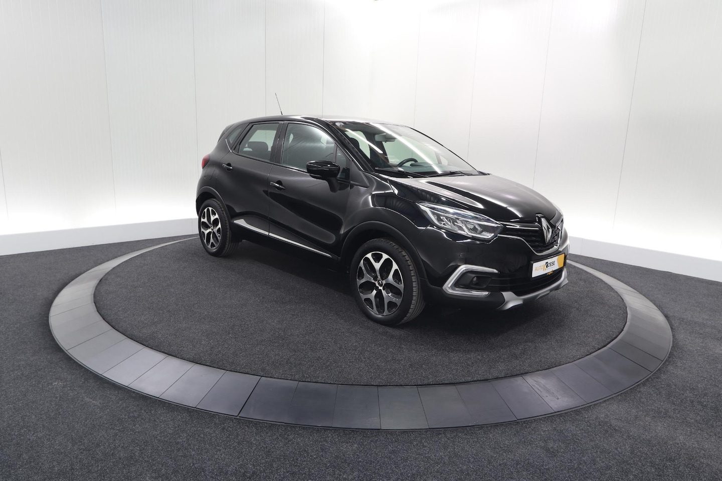 Renault Captur - TCe 90 Intens | Lage Kilometerstand | Parkeersensoren | Navigatie | Climate Control - AutoWereld.nl