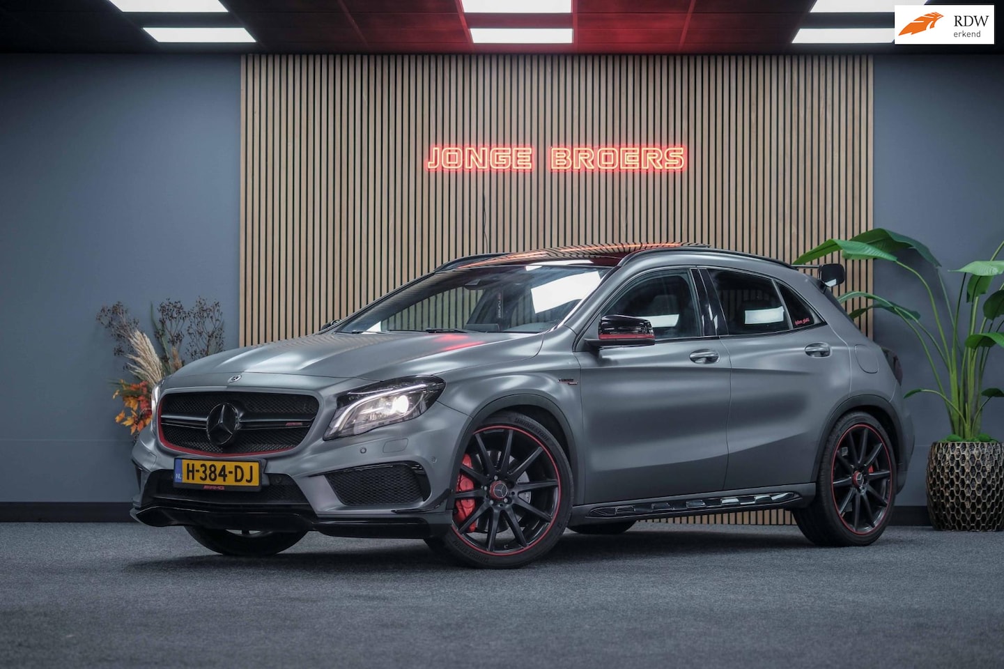 Mercedes-Benz GLA-Klasse - AMG 45 4MATIC | Schaalstoelen - AutoWereld.nl