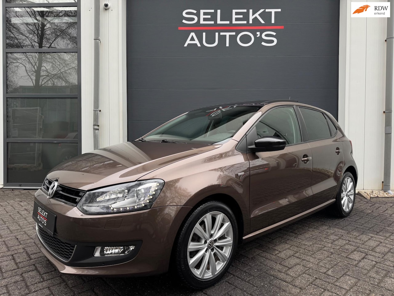 Volkswagen Polo - 1.4-16V Match 86 Pk Pano/Xenon/LED/Cruise/Climate/Bluetooth/Navigatie/Stoelverwarming/PDC/ - AutoWereld.nl