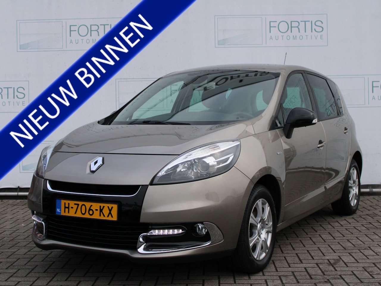 Renault Scénic - 1.2 TCe 115 Bose 1/2 leder stoelverwarming | navi - AutoWereld.nl