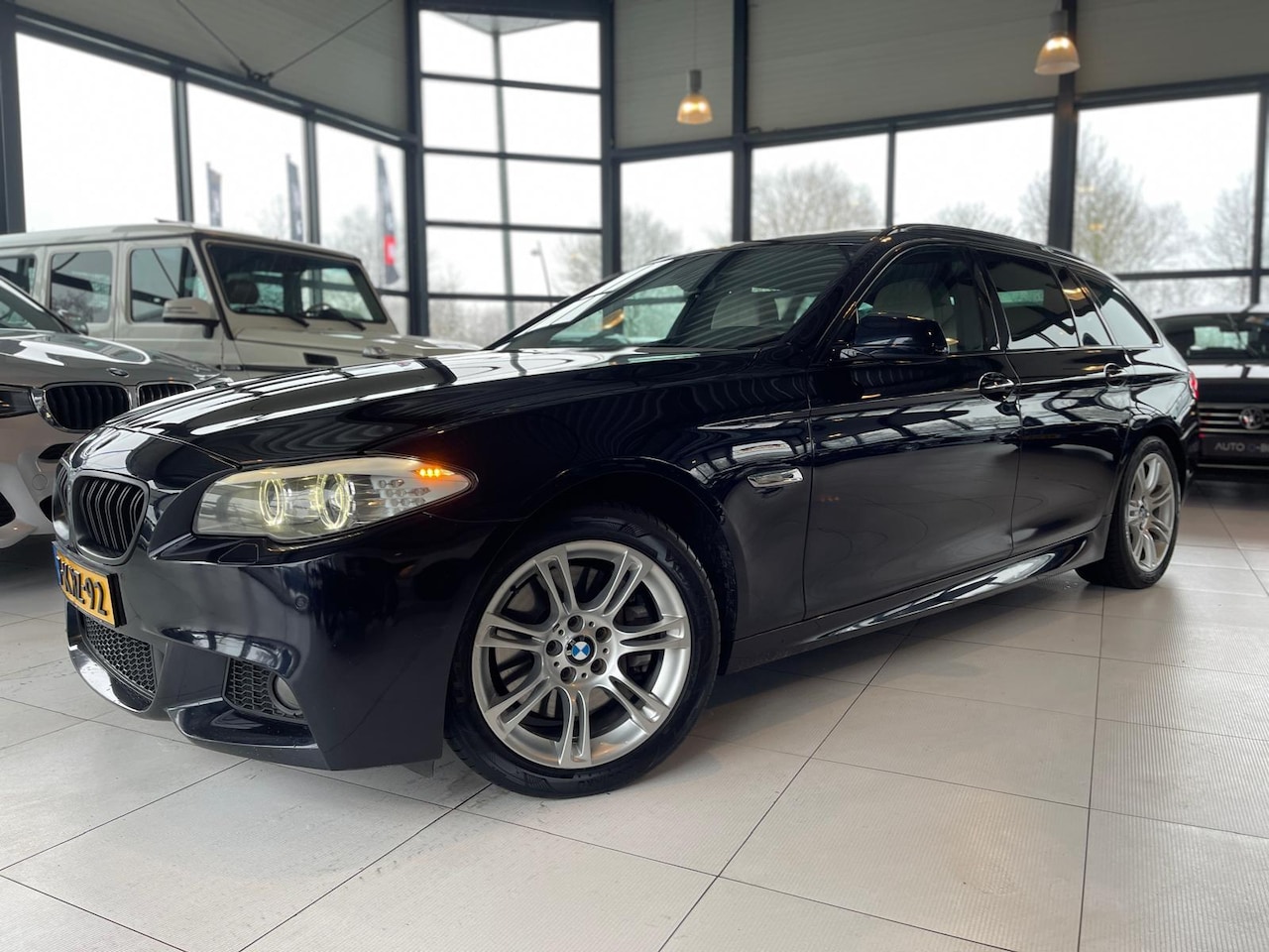 BMW 5-serie Touring - 530i High Executive M Sport | Automaat | Elektrische Trekhaak | Panorama | Head up | Leder - AutoWereld.nl