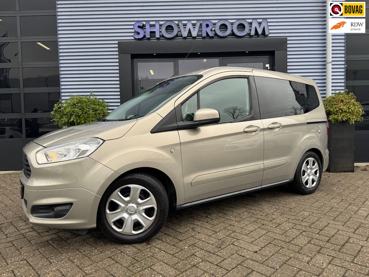 Ford Tourneo Courier - 1.0 Titanium Cruise|Stoelverwarming|Elektrische ramen en Spiegels - AutoWereld.nl