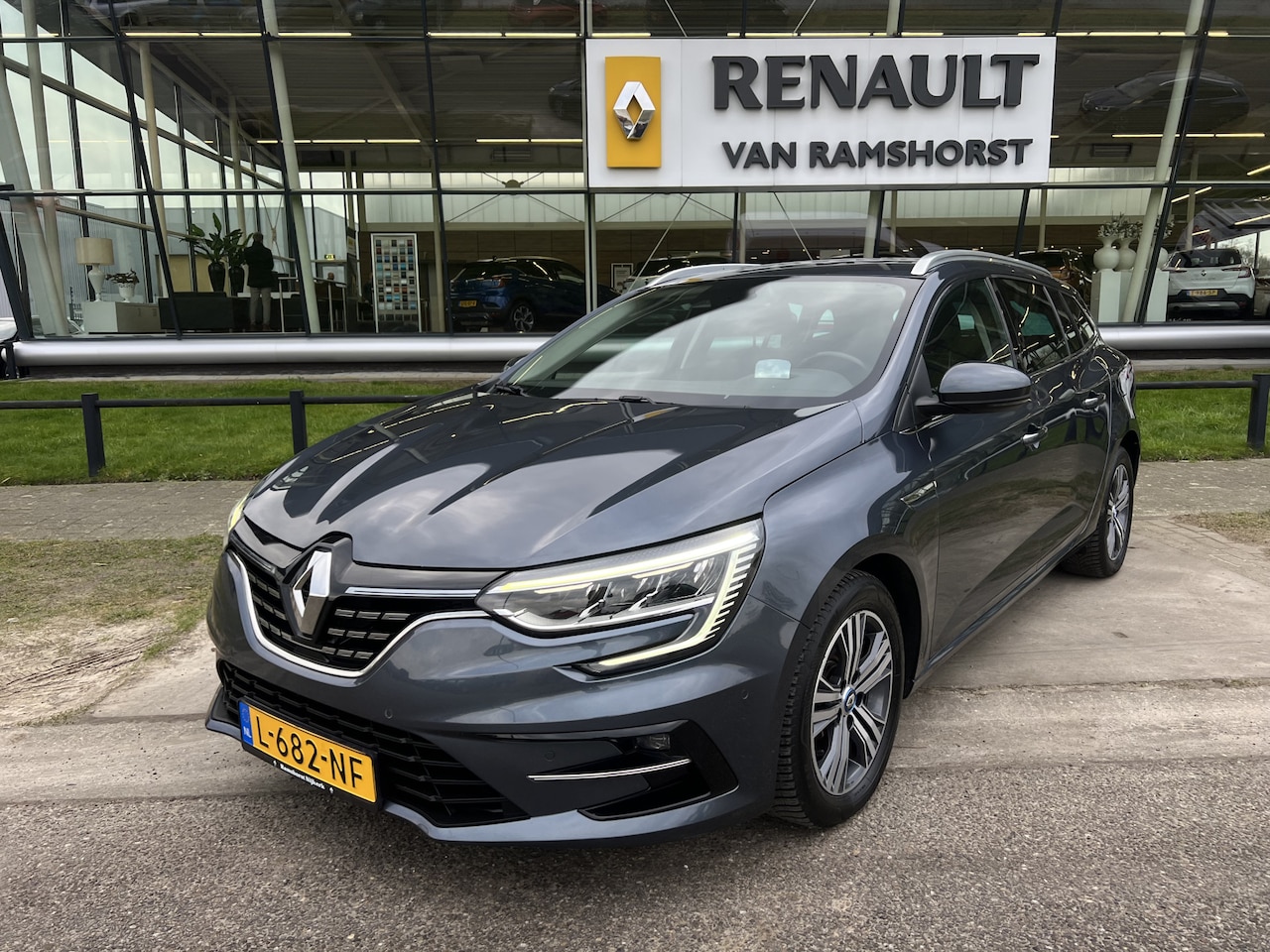 Renault Mégane E-Tech - Estate 1.6 Plug-In Hybrid 160PK Intens / Head-up Display / Bose / Applecarplay - Andoidaut - AutoWereld.nl