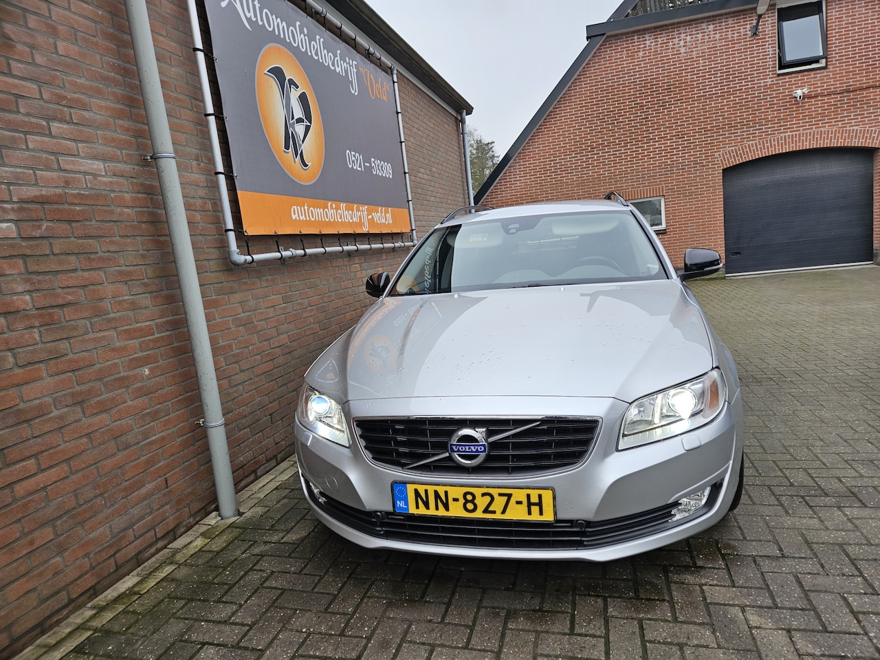 Volvo V70 - 2.0 D4 Momentum 2.0 D4 Momentum - AutoWereld.nl