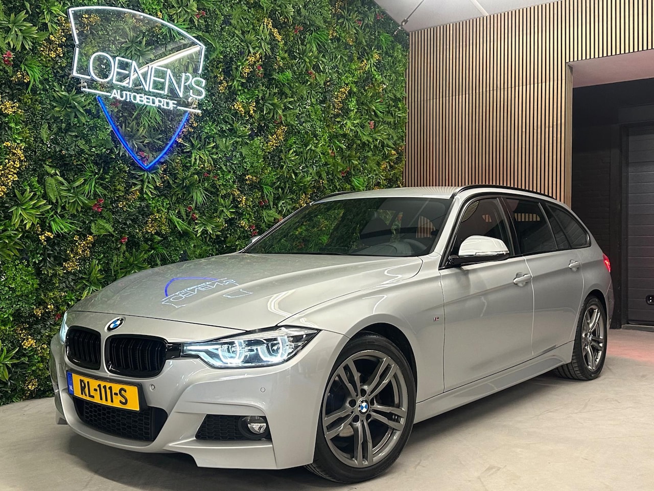 BMW 3-serie Touring - 318i M-Sport / CarPlay / Shadow Line / Cruise - AutoWereld.nl